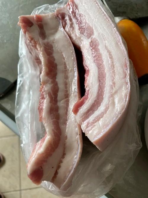 草料,红薯玉米,野菜饲养的猪,少用或者不用添加剂或者浓缩饲料喂养